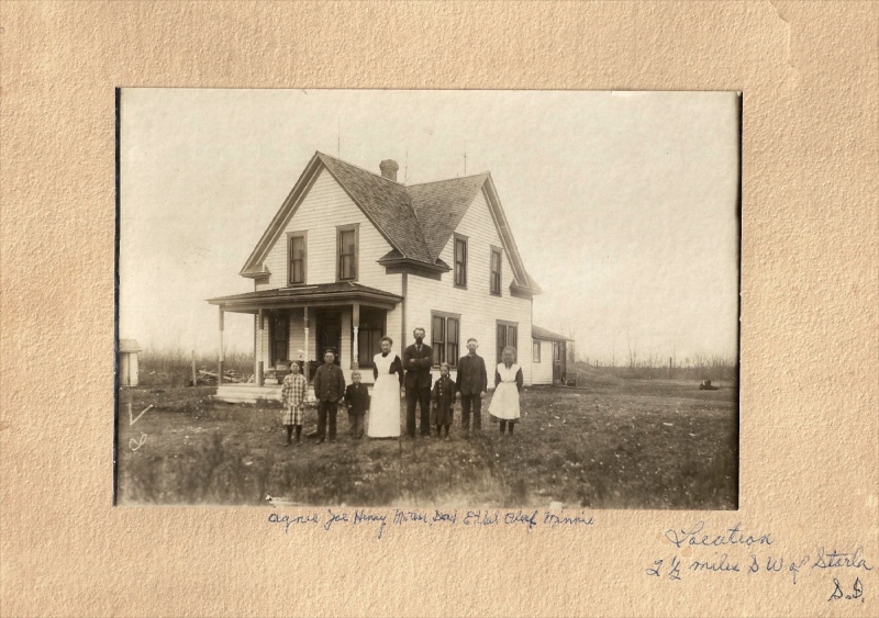 1915-Olena-Lunde-Scott-Family.jpg